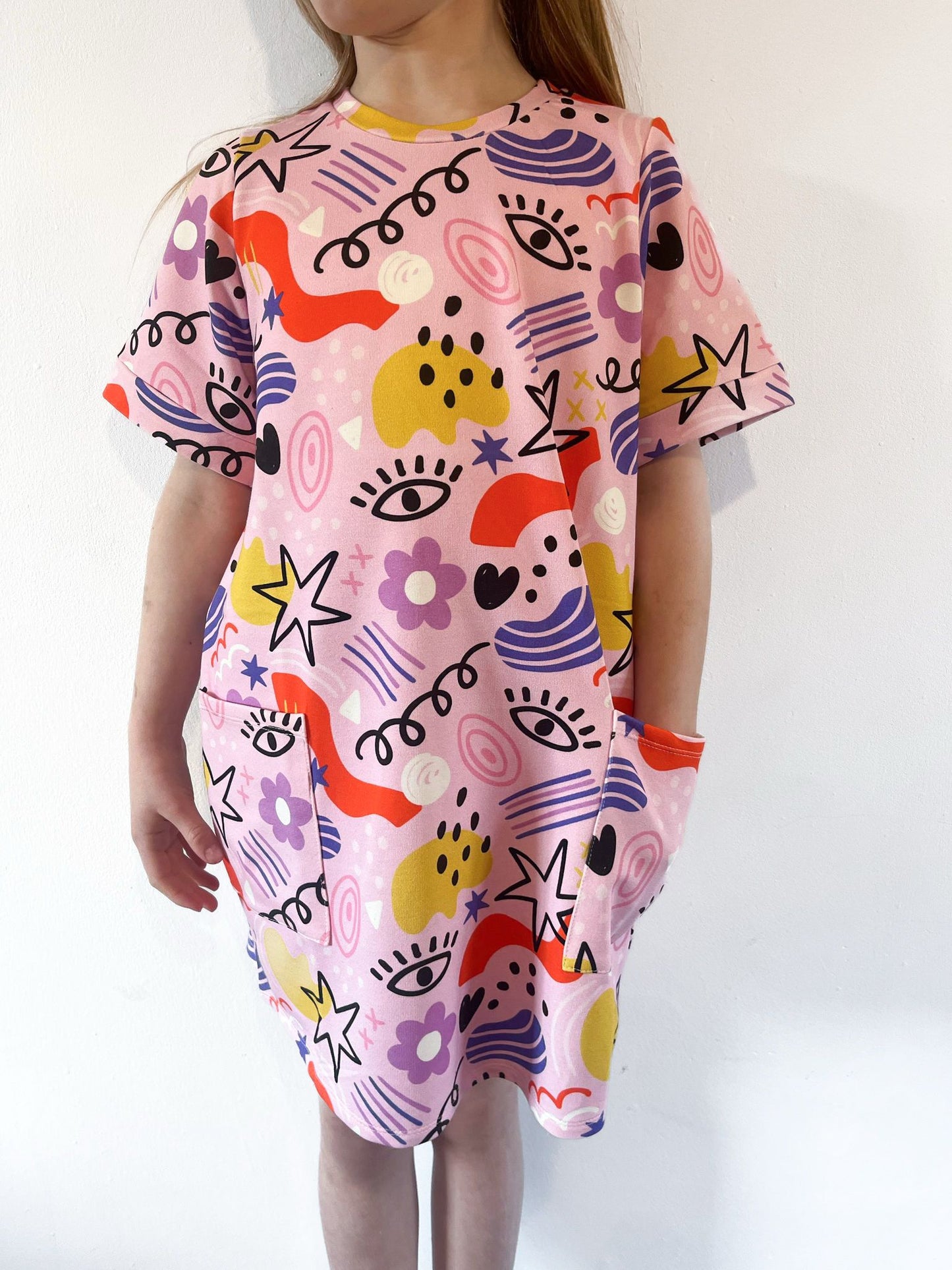 Girls’ Retro Doodles Colorful Abstract Smock Dress with Pockets – Fun Graphic Print, Short Sleeve