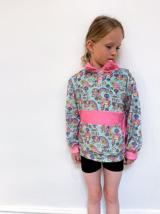 Kids “Good Vibes” Retro Fleece Pullover – Half-Zip Hoodie with Rainbows & Disco Print