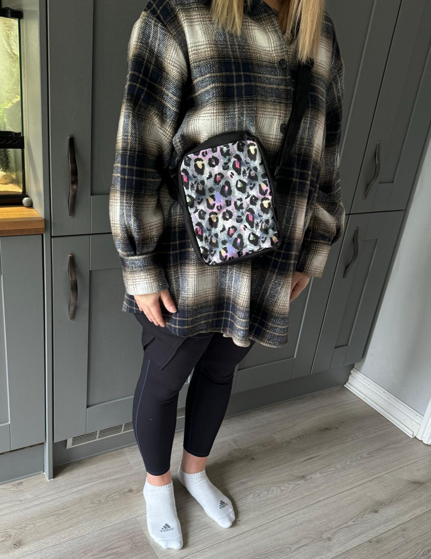 Grey Leopard Scene Lightweight Cross Body Bag