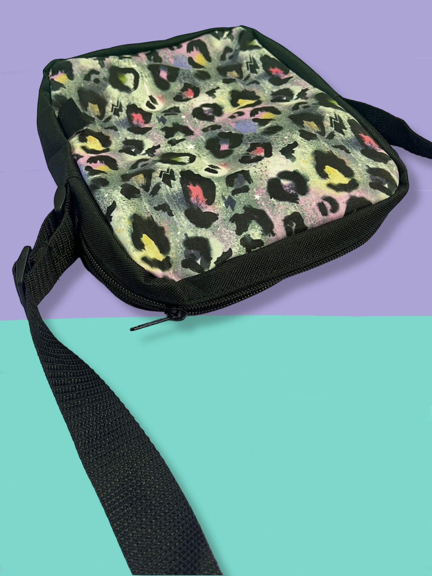 Grey Leopard Scene Lightweight Cross Body Bag