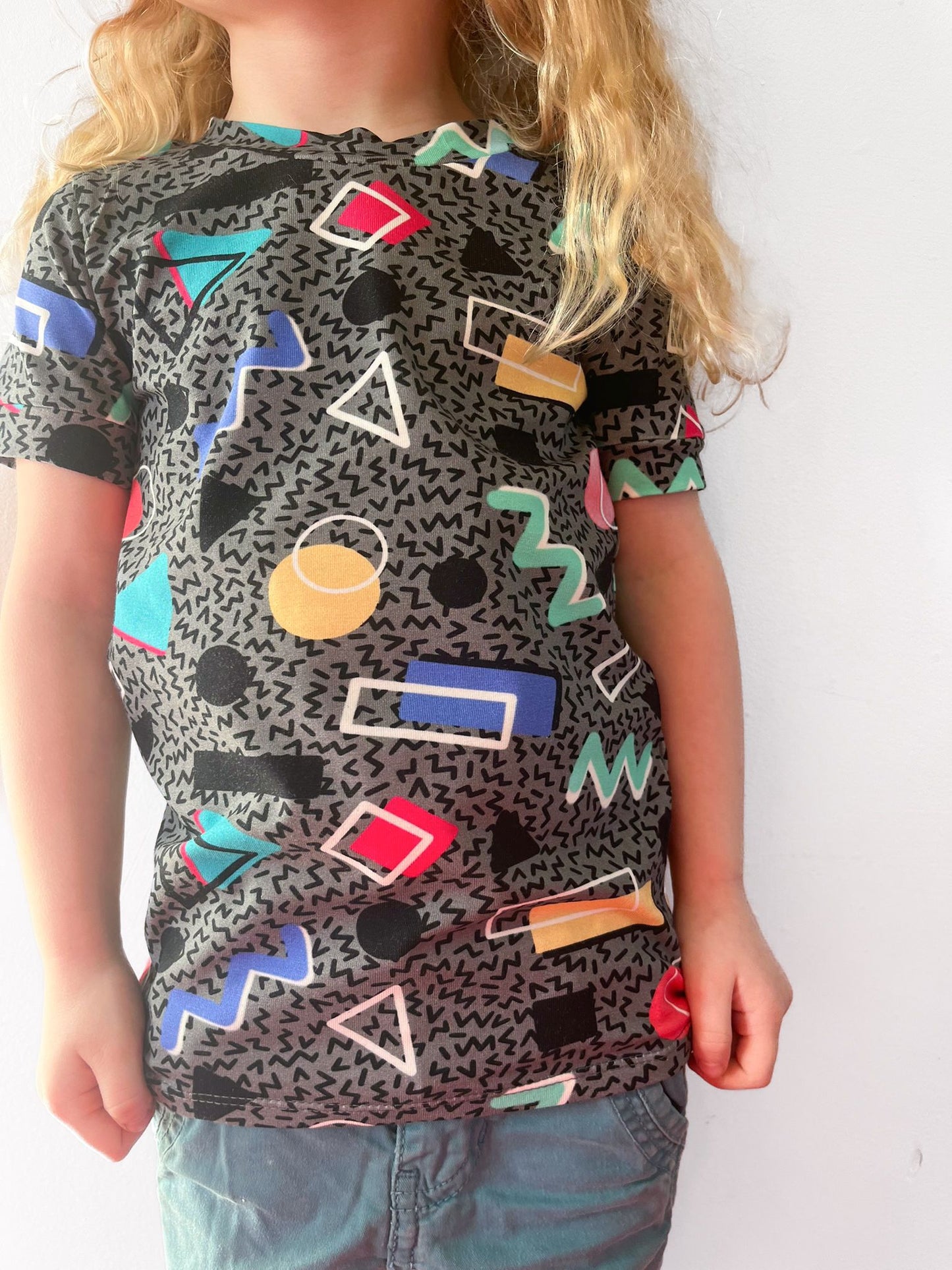 Pre Made Grey Retro 80s Graphic Kids T-Shirt – Colorful Geometric Print