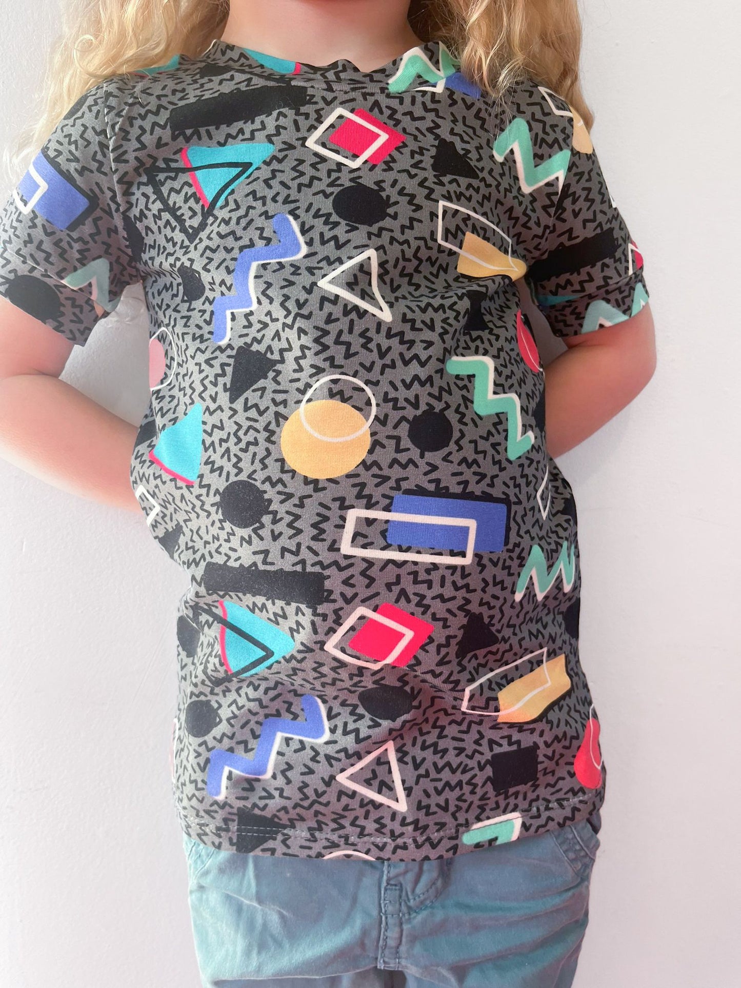 Pre Made Grey Retro 80s Graphic Kids T-Shirt – Colorful Geometric Print