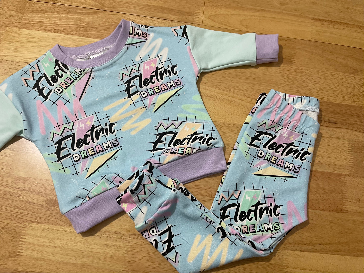 Kids “Electric Dreams” Skater Sweater – 80s Retro Sweatshirt, Ready To Post
