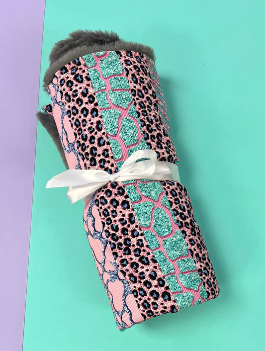 Pre Made Ribbed Glitter Animal Stripes Blanket Faux Fur Lined